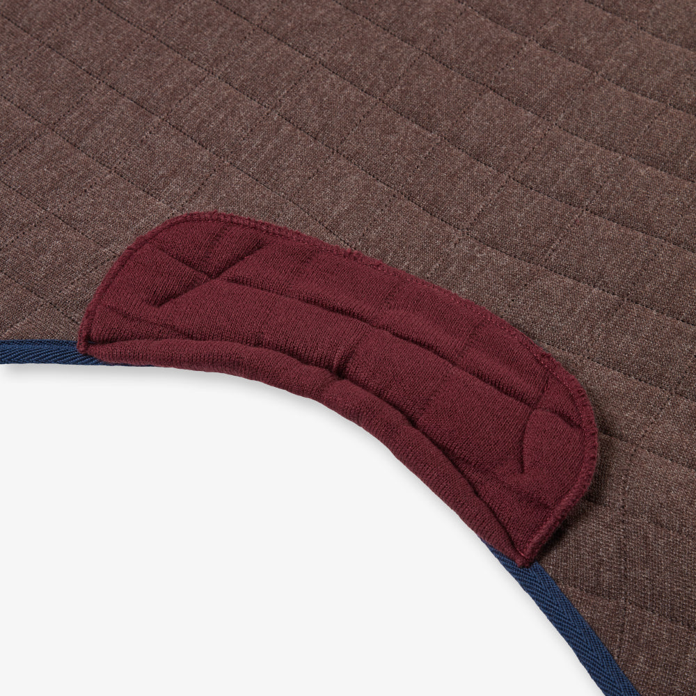 Thermatex Original Cooler Rug in Claret with navy binding, close-up of wither pad